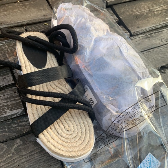 NIB Asos Chunky Black Sandals size UK6 US8 - Picture 2 of 7